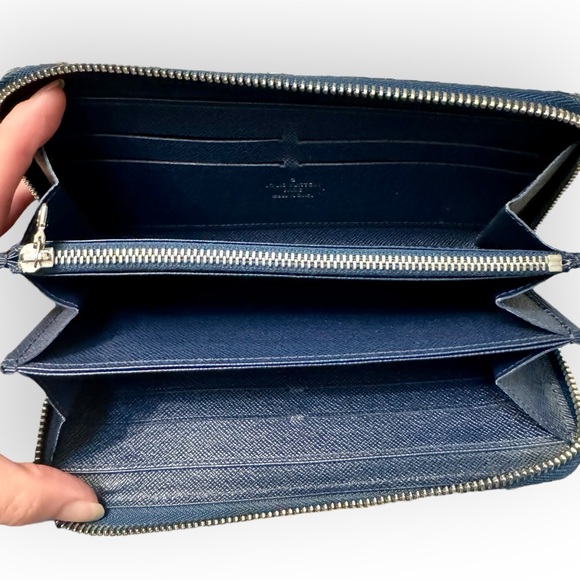 LOUIS VUITTON Indigo Blue Epi Leather Zippy Long Wallet - Picture 11 of 15
